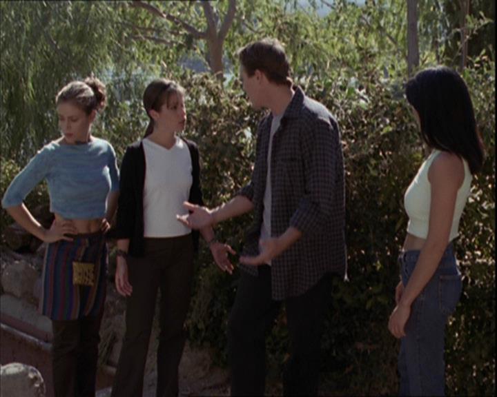 Charmed-Online-dot-net_208P3H200827.jpg