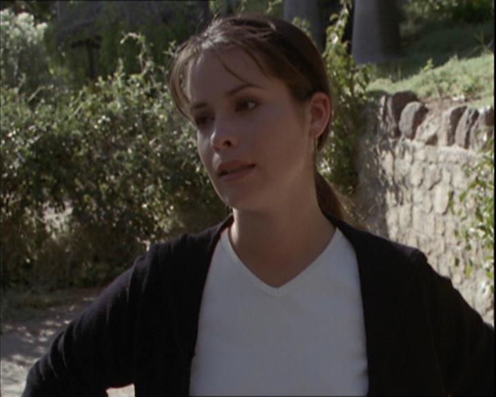 Charmed-Online-dot-net_208P3H200867.jpg