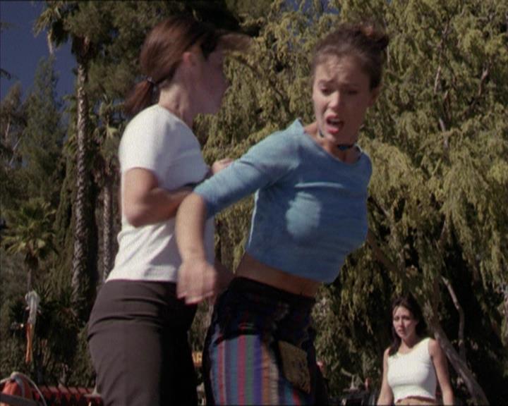 Charmed-Online-dot-net_208P3H200931.jpg