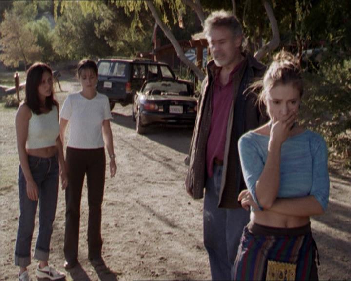 Charmed-Online-dot-net_208P3H201002.jpg