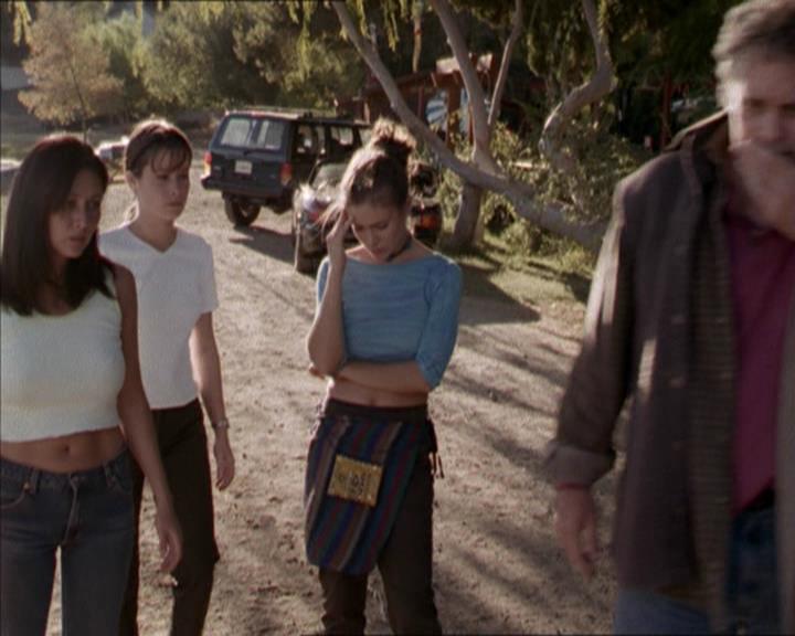 Charmed-Online-dot-net_208P3H201041.jpg