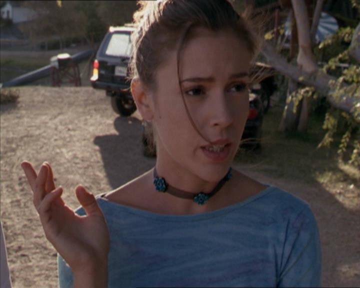 Charmed-Online-dot-net_208P3H201046.jpg