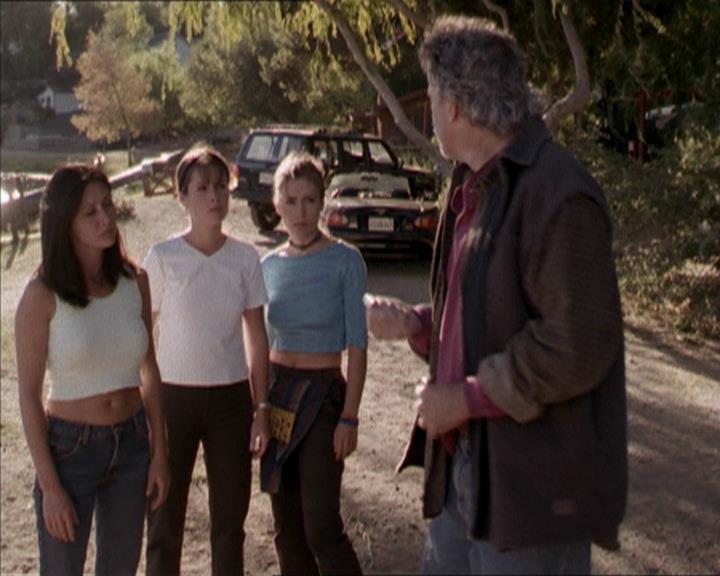 Charmed-Online-dot-net_208P3H201050.jpg