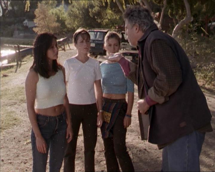 Charmed-Online-dot-net_208P3H201051.jpg