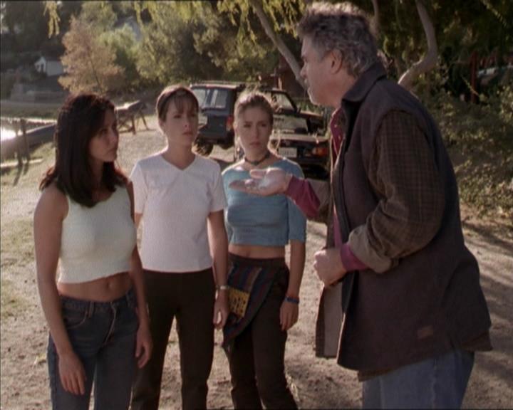 Charmed-Online-dot-net_208P3H201052.jpg