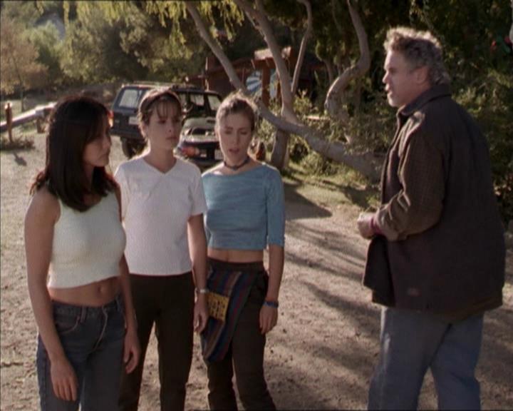 Charmed-Online-dot-net_208P3H201055.jpg