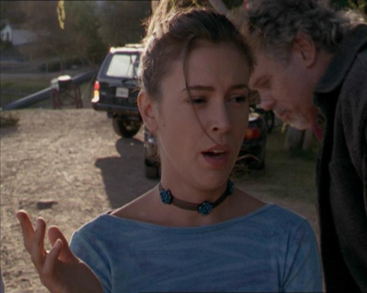 Charmed-Online-dot-net_208P3H201056.jpg