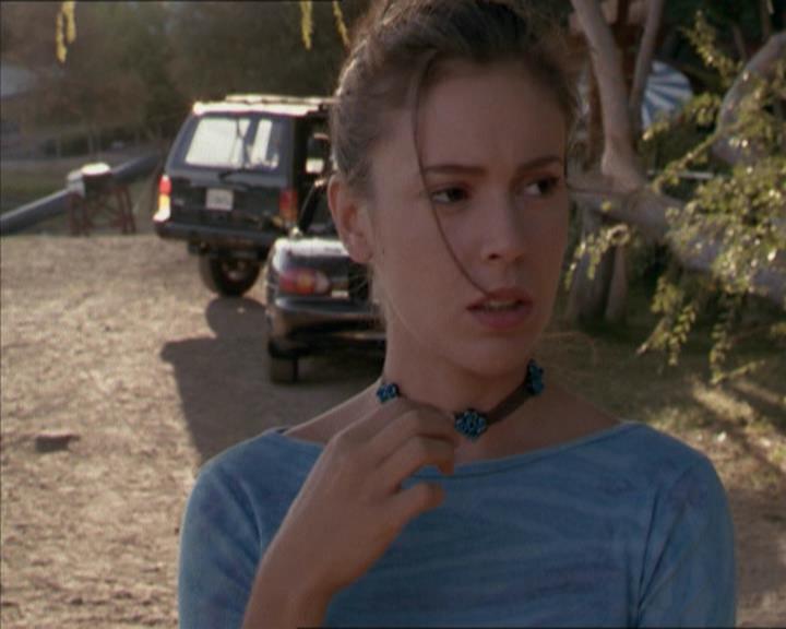 Charmed-Online-dot-net_208P3H201073.jpg