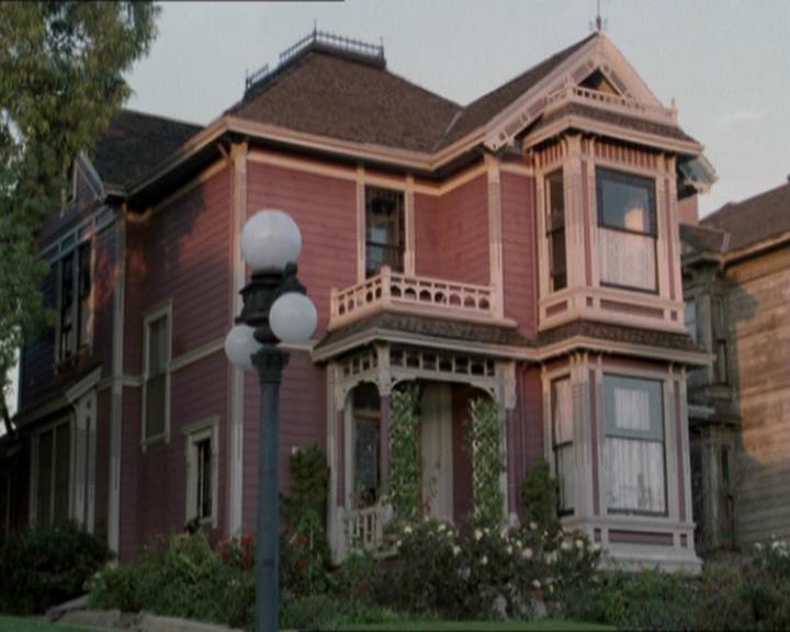Charmed-Online-dot-net_208P3H201077.jpg