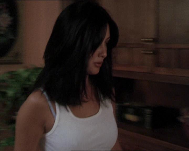 Charmed-Online-dot-net_208P3H201083.jpg