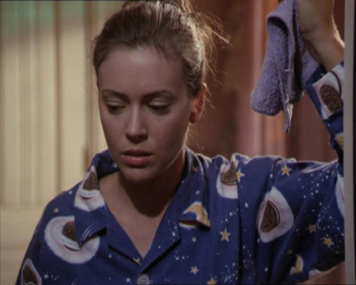 Charmed-Online-dot-net_208P3H201102.jpg
