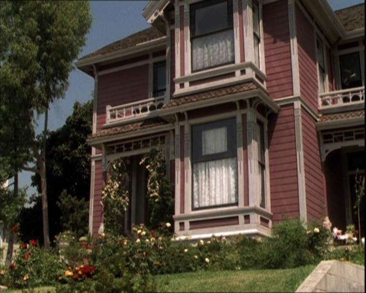 Charmed-Online-dot-net_208P3H201599.jpg