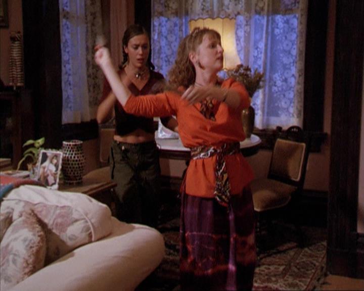 Charmed-Online-dot-net_209MsHellfire1710.jpg