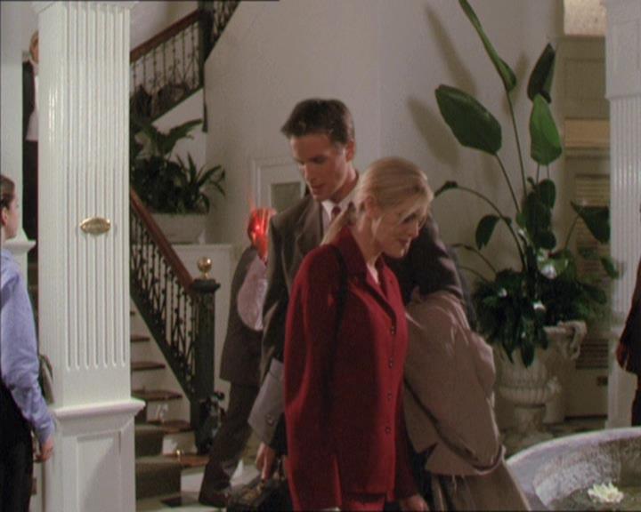 Charmed-Online-dot-210HeartbreakCity0041.jpg