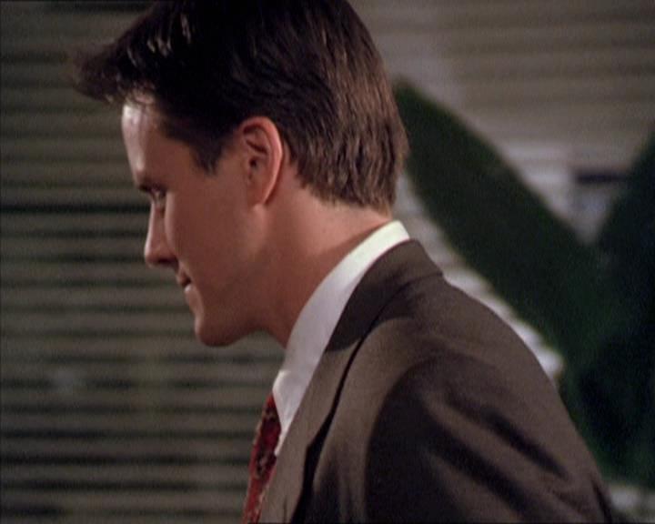 Charmed-Online-dot-210HeartbreakCity0043.jpg