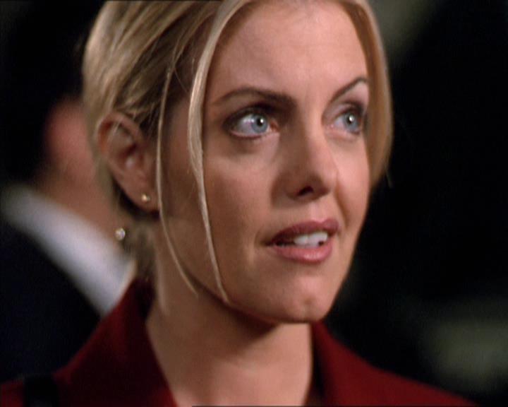Charmed-Online-dot-210HeartbreakCity0053.jpg