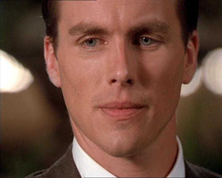 Charmed-Online-dot-210HeartbreakCity0072.jpg