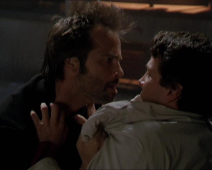 Charmed-Online-dot-210HeartbreakCity0095.jpg