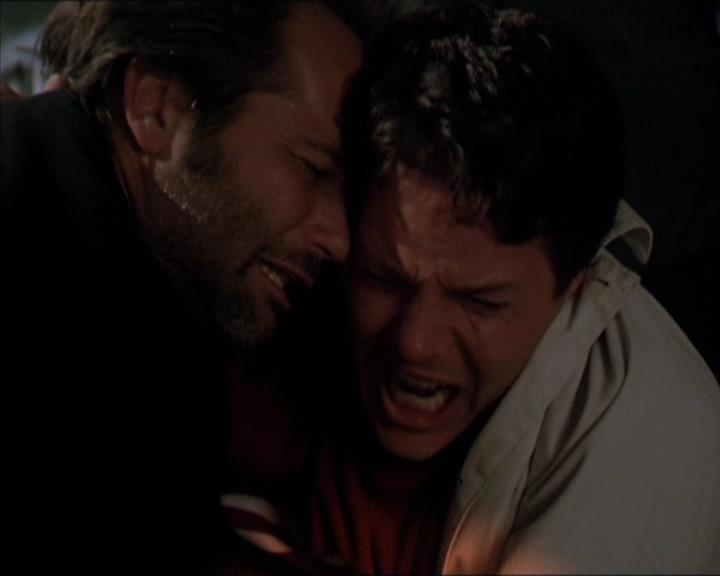 Charmed-Online-dot-210HeartbreakCity0126.jpg