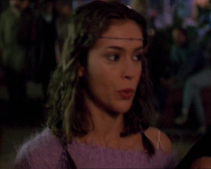 Charmed-Online-dot-210HeartbreakCity0227.jpg