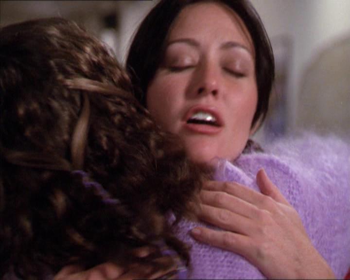Charmed-Online-dot-210HeartbreakCity0257.jpg