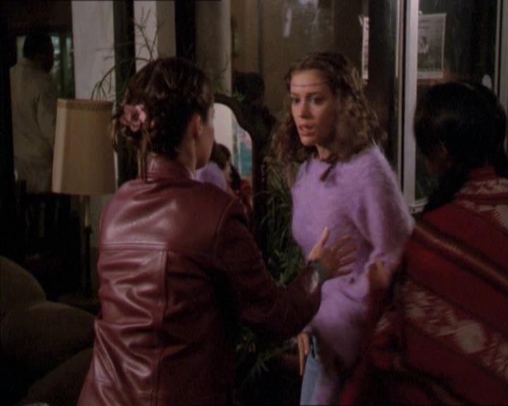 Charmed-Online-dot-210HeartbreakCity0289.jpg