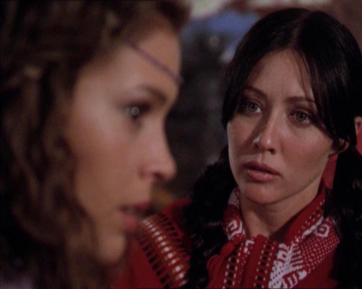 Charmed-Online-dot-210HeartbreakCity0290.jpg