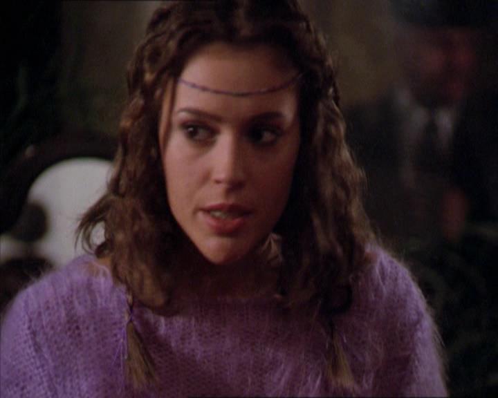 Charmed-Online-dot-210HeartbreakCity0292.jpg