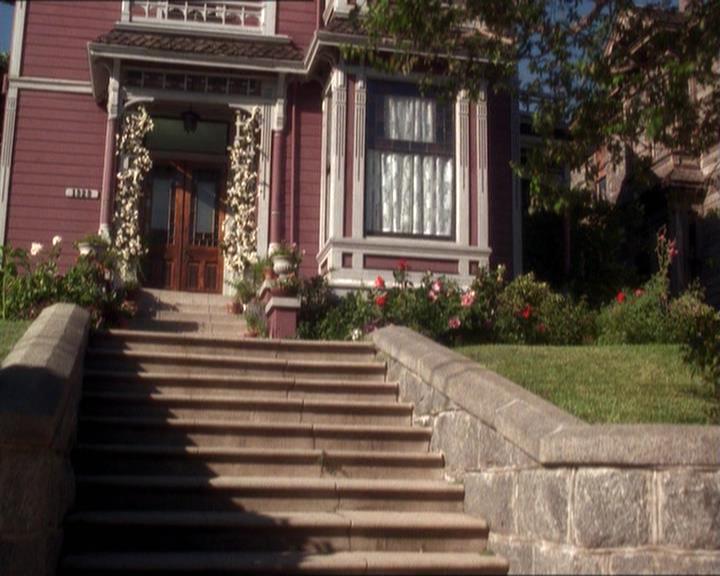 Charmed-Online-dot-210HeartbreakCity0354.jpg