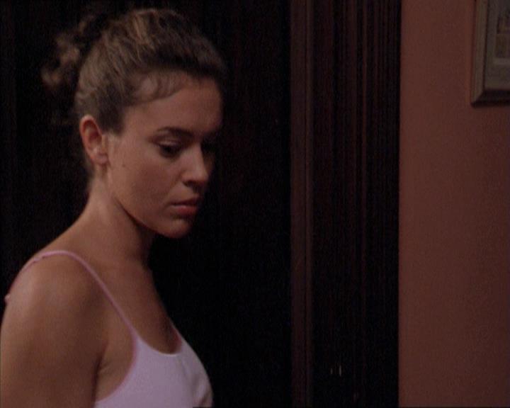 Charmed-Online-dot-210HeartbreakCity0372.jpg