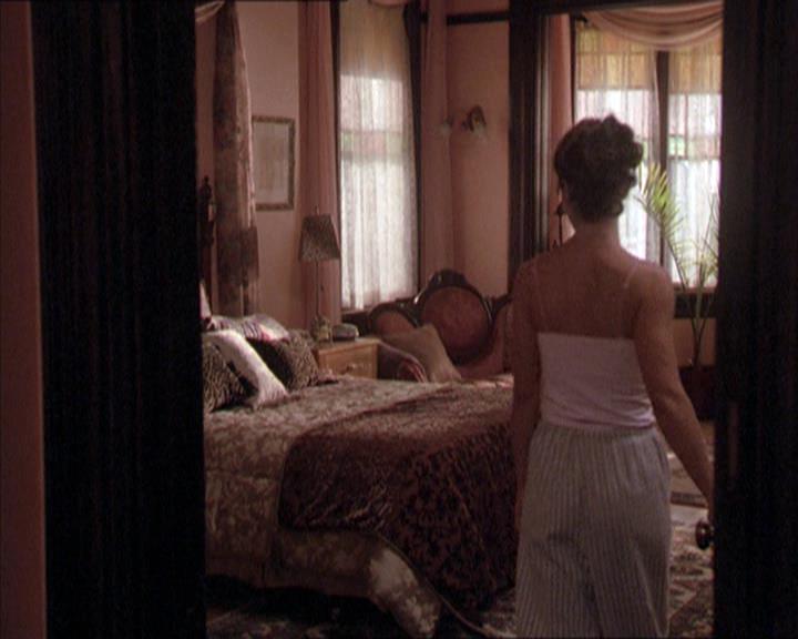 Charmed-Online-dot-210HeartbreakCity0378.jpg