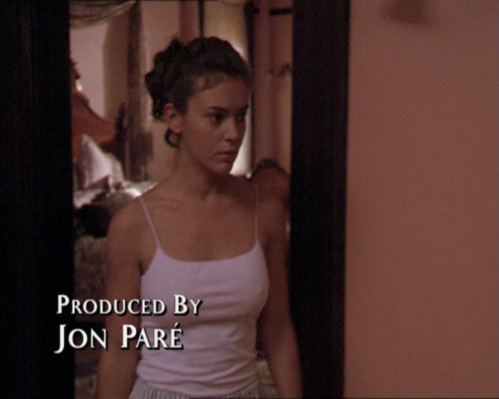 Charmed-Online-dot-210HeartbreakCity0386.jpg