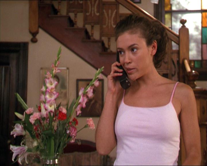 Charmed-Online-dot-210HeartbreakCity0425.jpg