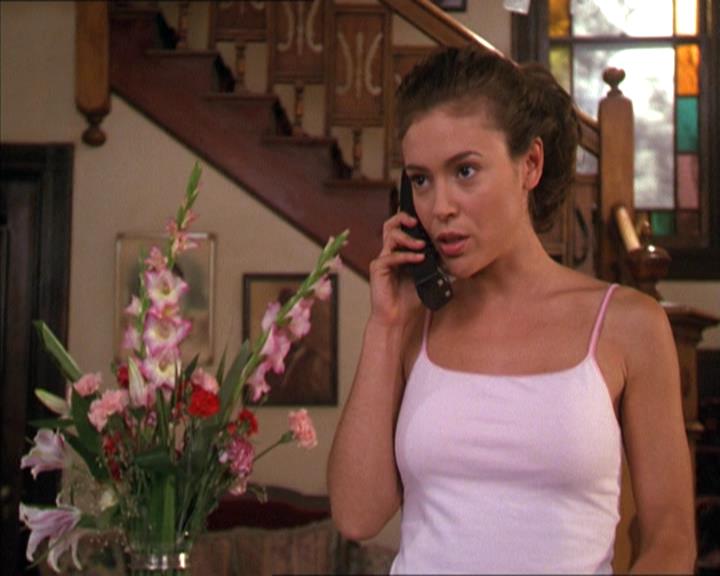 Charmed-Online-dot-210HeartbreakCity0426.jpg