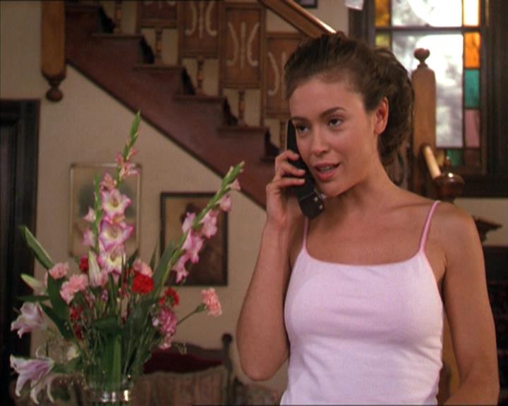 Charmed-Online-dot-210HeartbreakCity0427.jpg