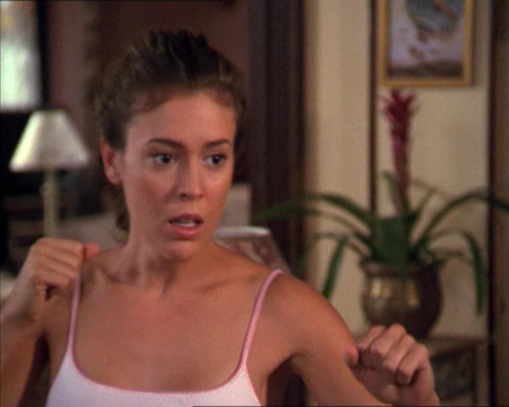 Charmed-Online-dot-210HeartbreakCity0439.jpg