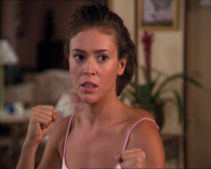 Charmed-Online-dot-210HeartbreakCity0460.jpg