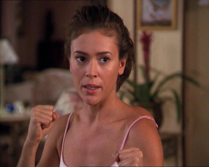 Charmed-Online-dot-210HeartbreakCity0461.jpg