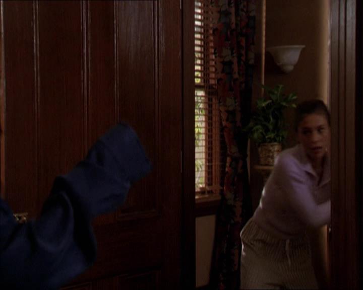Charmed-Online-dot-210HeartbreakCity0524.jpg