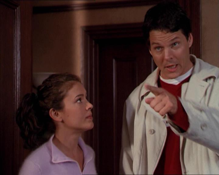 Charmed-Online-dot-210HeartbreakCity0527.jpg