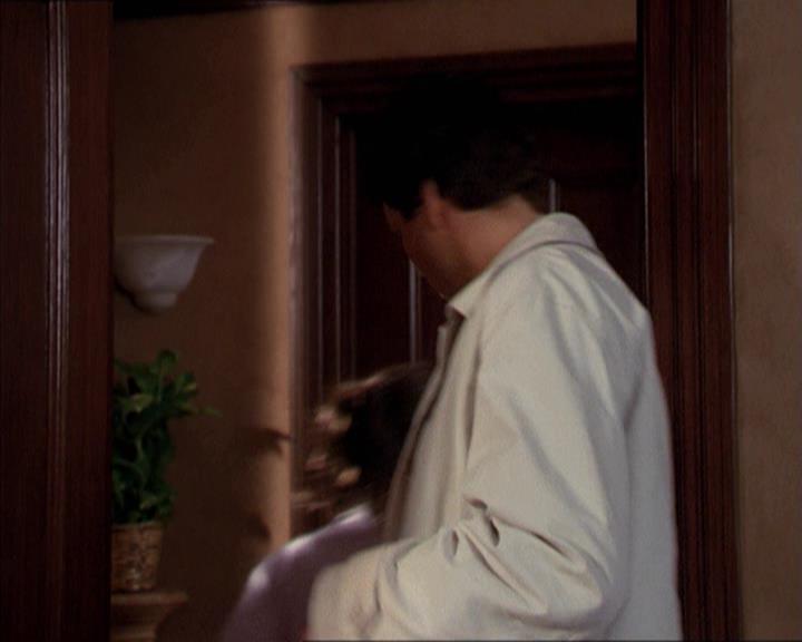 Charmed-Online-dot-210HeartbreakCity0549.jpg