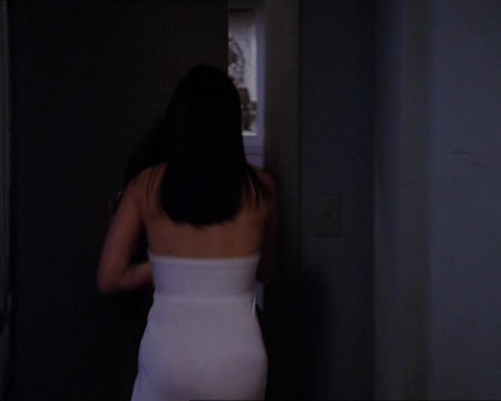 Charmed-Online-dot-210HeartbreakCity1383.jpg