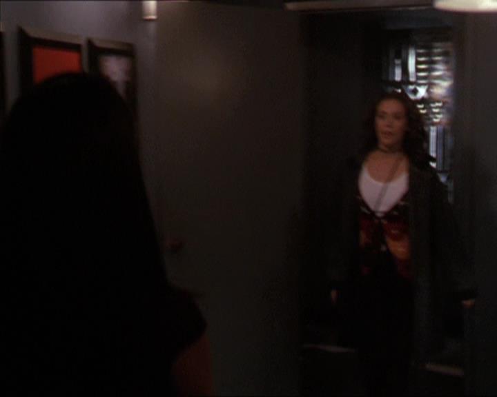 Charmed-Online-dot-210HeartbreakCity1467.jpg