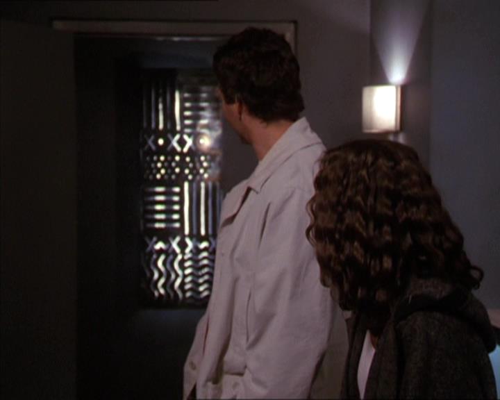 Charmed-Online-dot-210HeartbreakCity1499.jpg