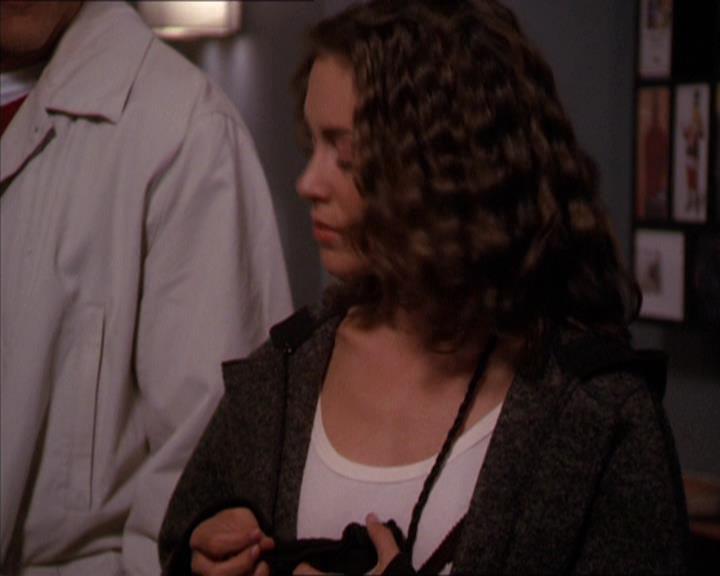 Charmed-Online-dot-210HeartbreakCity1502.jpg