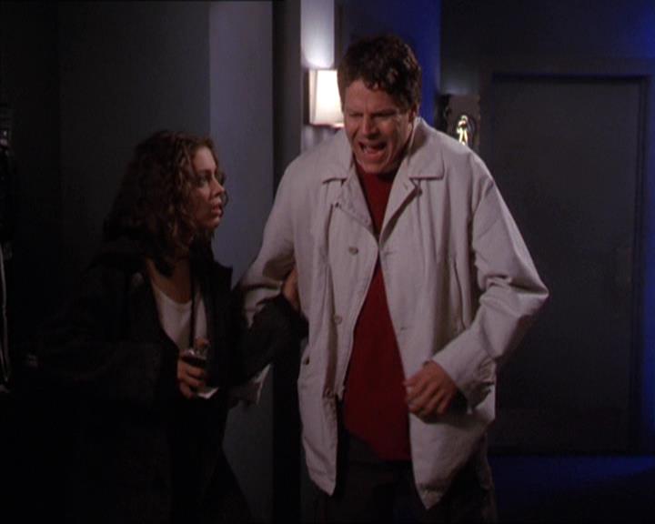 Charmed-Online-dot-210HeartbreakCity1565.jpg