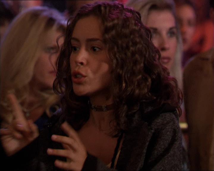 Charmed-Online-dot-210HeartbreakCity1604.jpg