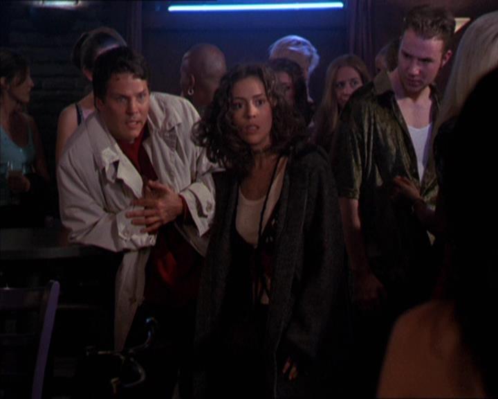 Charmed-Online-dot-210HeartbreakCity1624.jpg