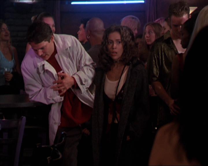 Charmed-Online-dot-210HeartbreakCity1628.jpg