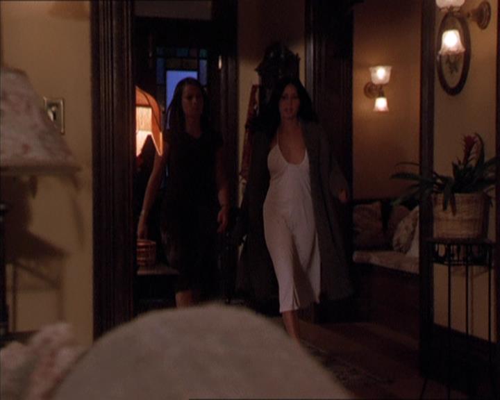 Charmed-Online-dot-210HeartbreakCity1689.jpg